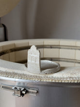 Lade das Bild in den Galerie-Viewer, Teelichthalter Häuschen
