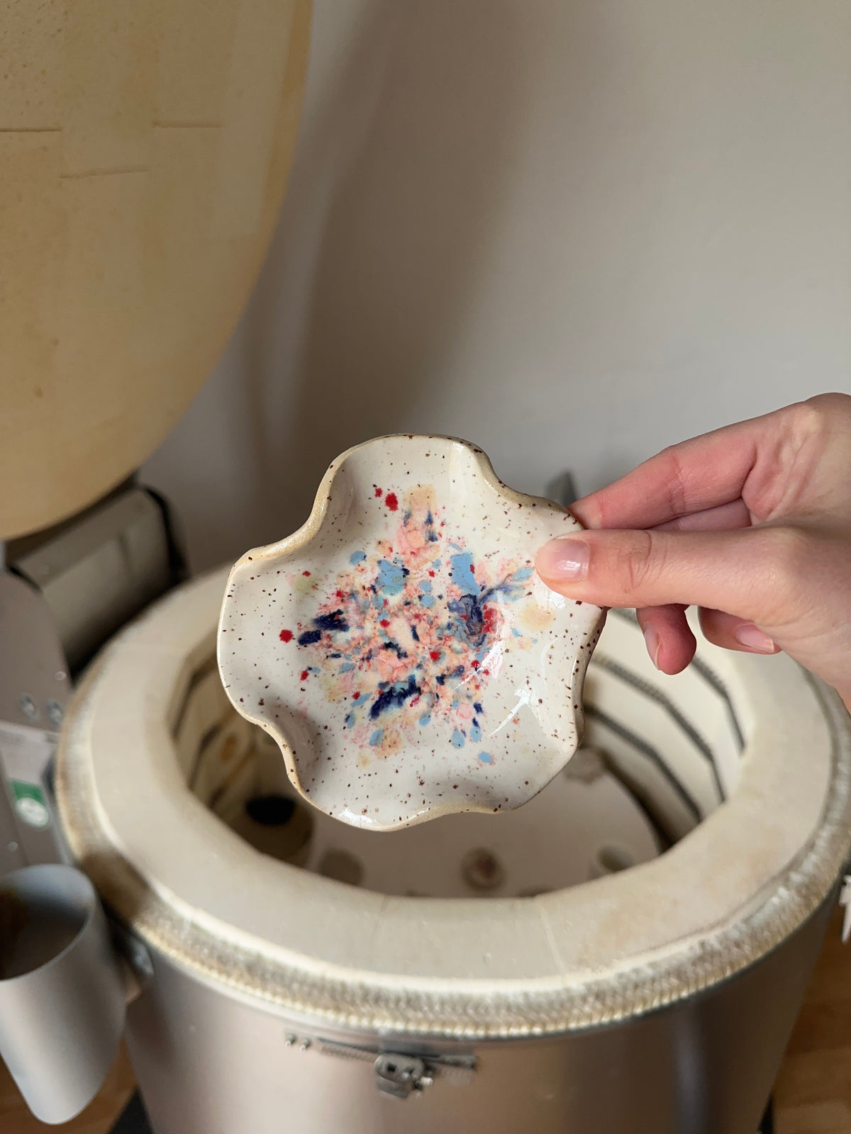 Kleine Wellen Schale Konfetti