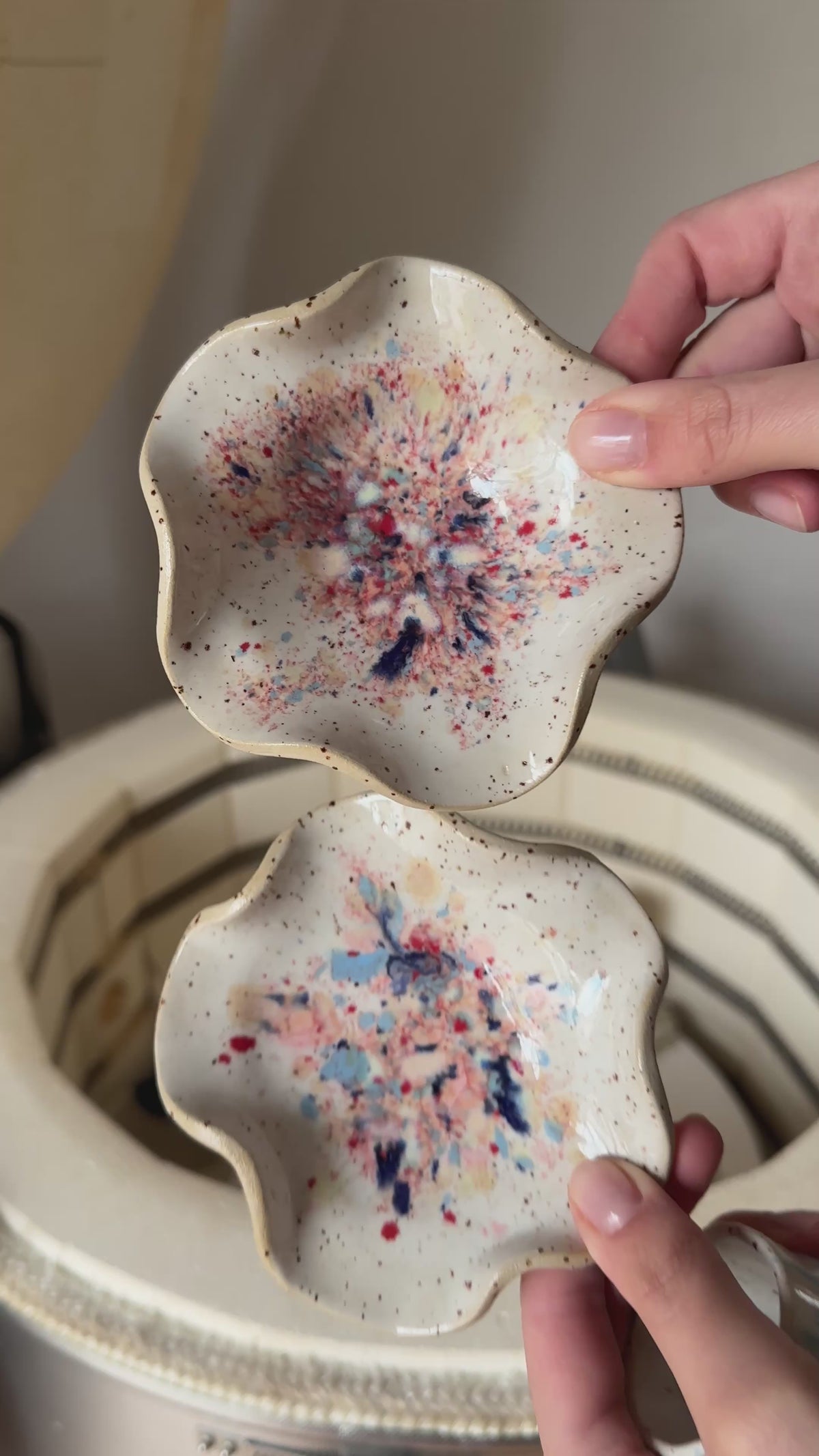 Kleine Wellen Schale Konfetti