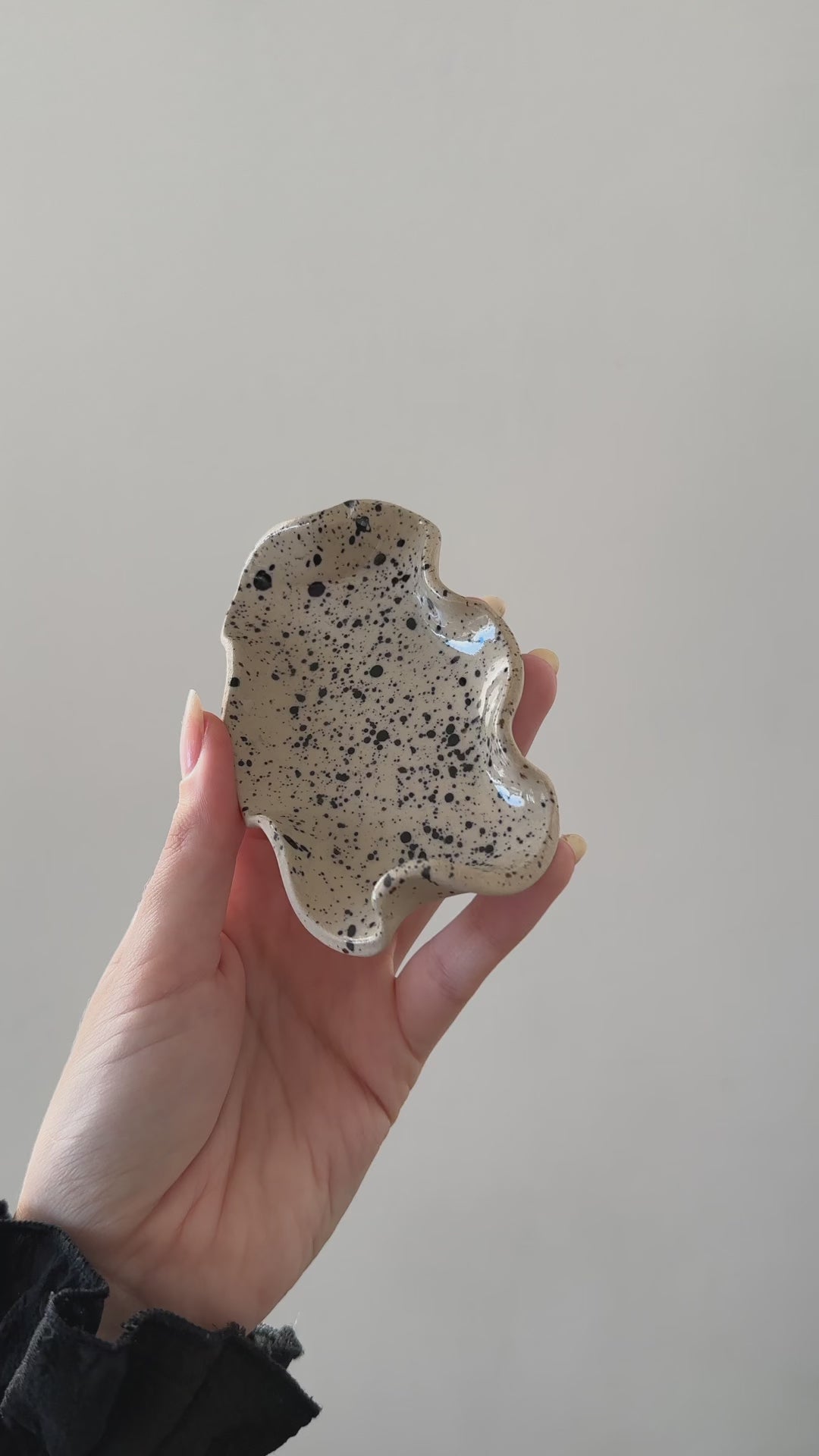 Schmuckschale „Welle schwarz gesprenkelt“