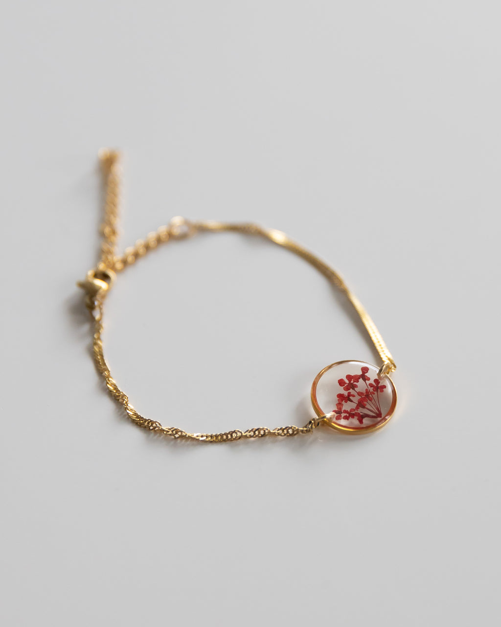 Armband „Malea Rot“ mit echten Blüten, Edelstahl Gold