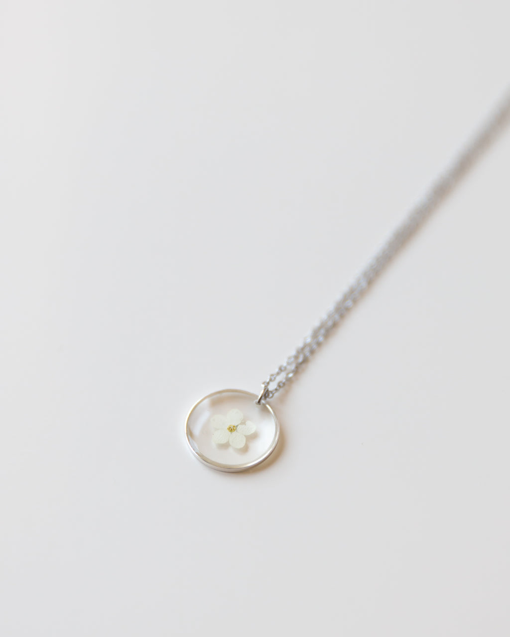 Kette "Ella" mit weißem Vergissmeinnicht, Silber