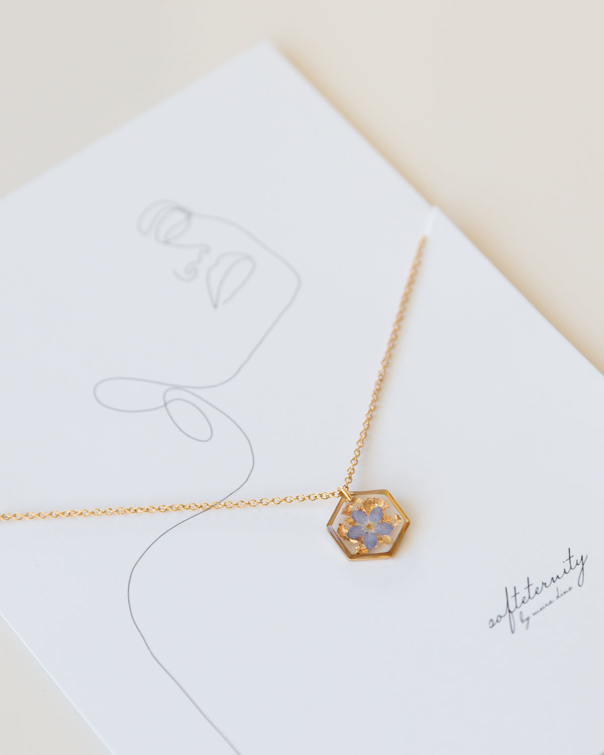 Kette „Pia Hexagon mit Goldstaub“