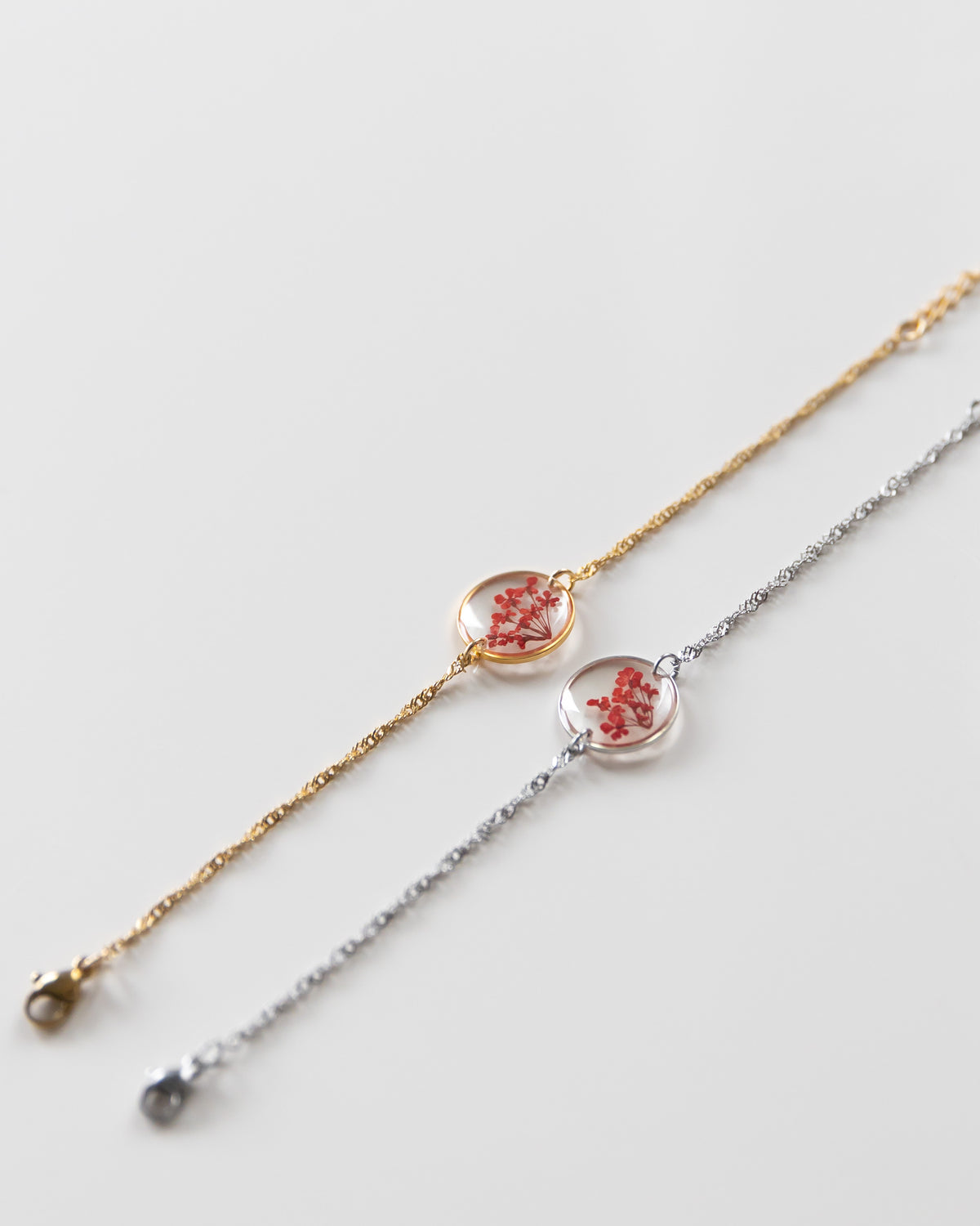 Armband „Malea Rot“ mit echten Blüten, Edelstahl Gold