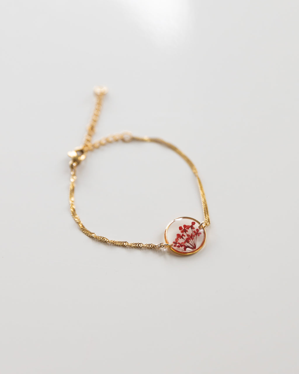 Armband „Malea Rot“ mit echten Blüten, Edelstahl Gold