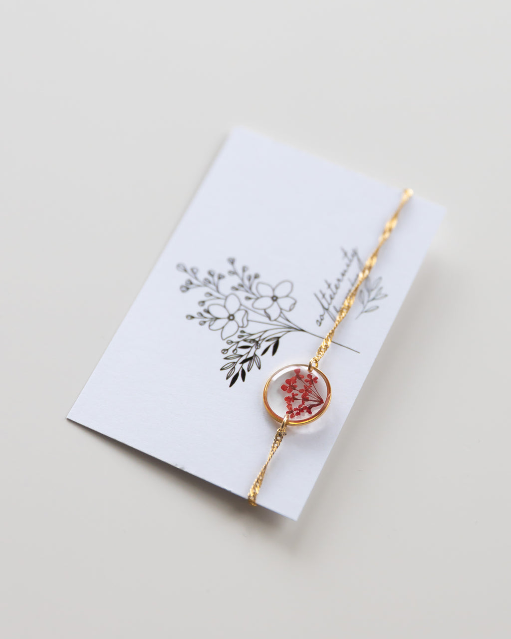 Armband „Malea Rot“ mit echten Blüten, Edelstahl Gold