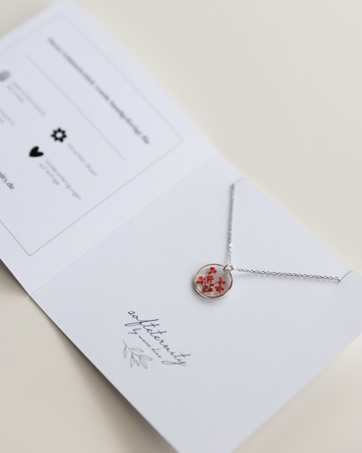 Kette „Malea Rot“ mit echten Blumen, Silber