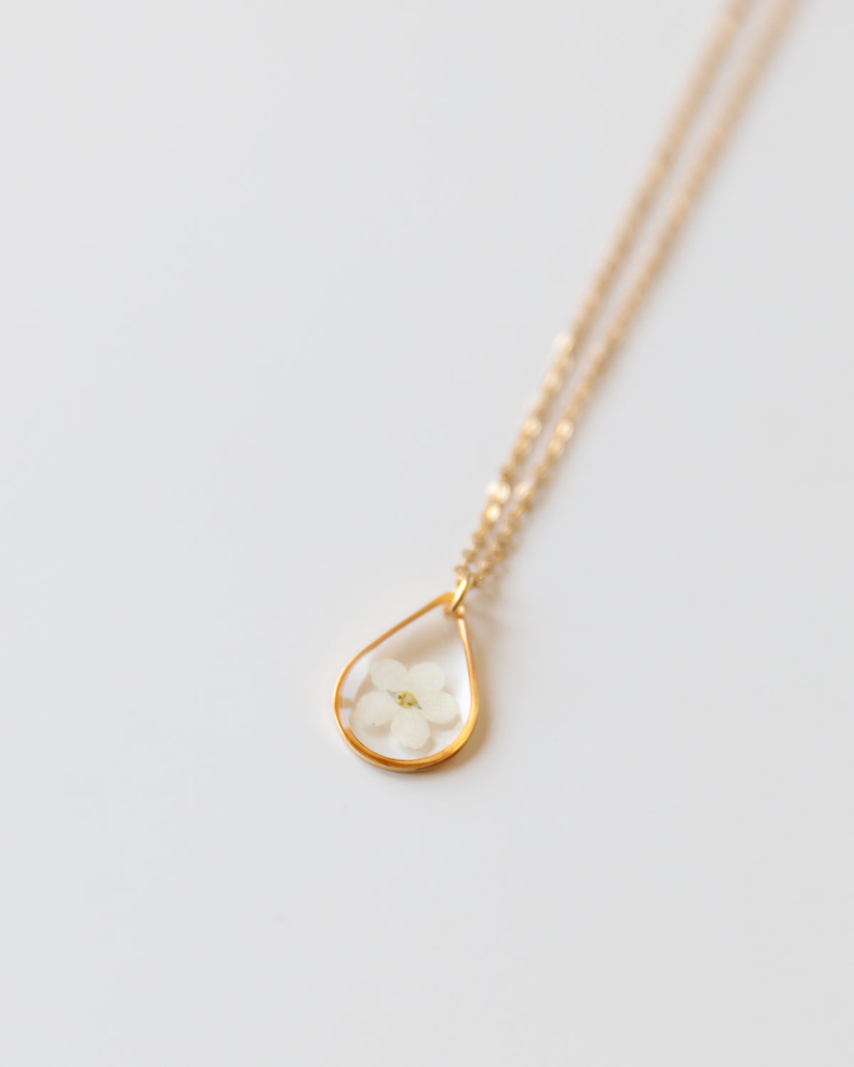 Kette "Tropfen Ella" mit weißem Vergissmeinnicht Gold