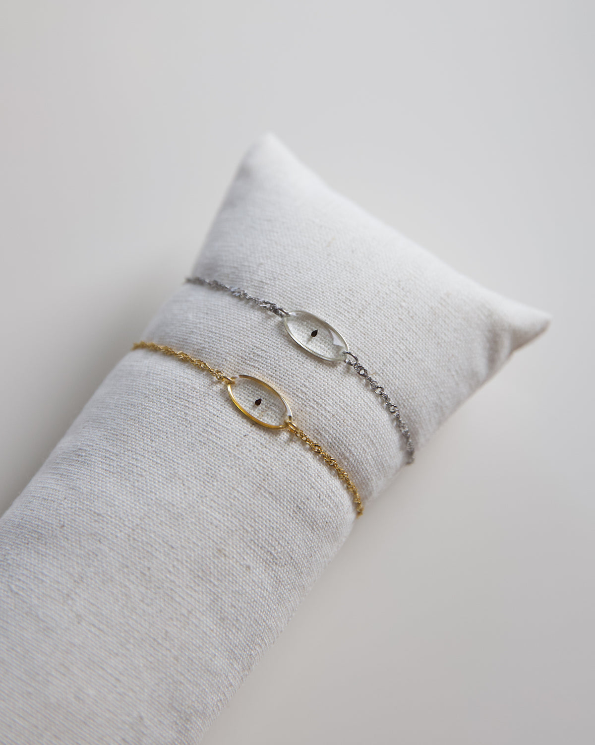Armband “Sternenkind Oval” mit echtem Vergissmeinnicht, Gold