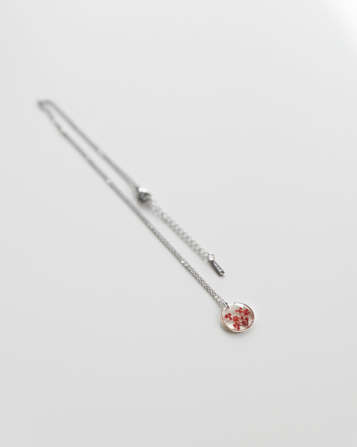 Kette „Malea Rot“ mit echten Blumen, Silber