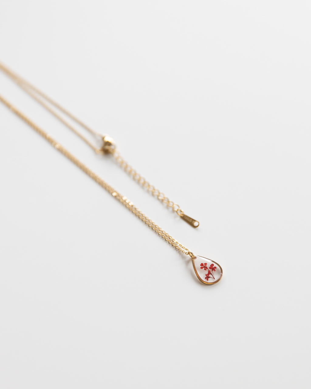 Kette „Malea Rot Tropfen“ mit echten Blumen, Gold