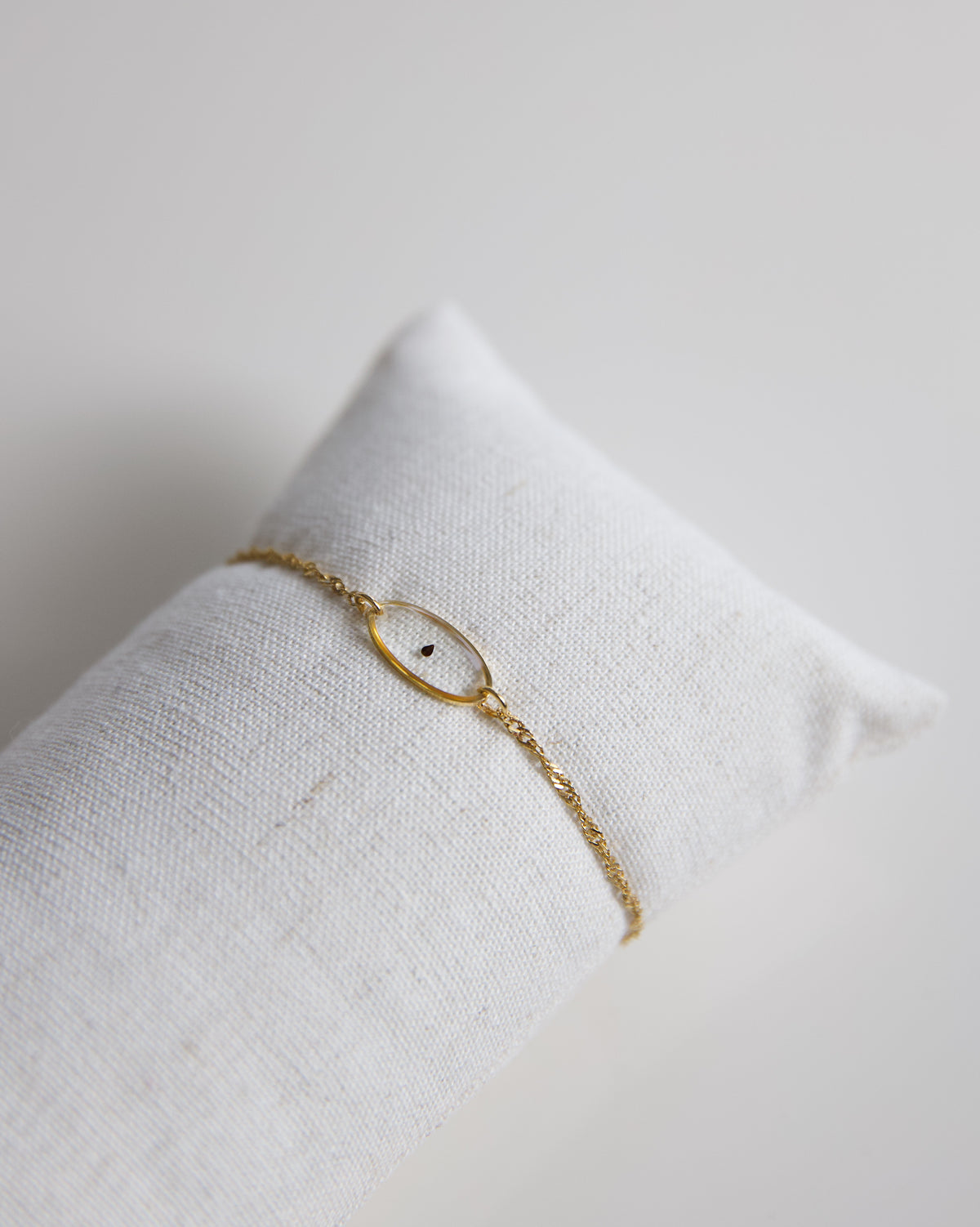Armband “Sternenkind Oval” mit echtem Vergissmeinnicht, Gold