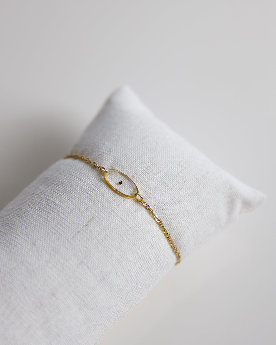 Armband “Sternenkind Oval” mit echtem Vergissmeinnicht, Gold