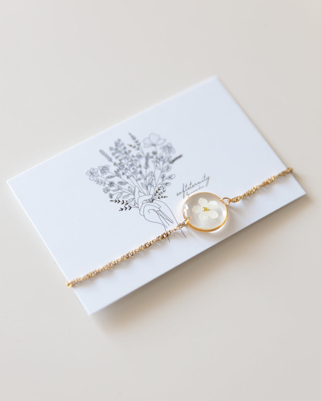 Armband “Ella” mit weißem Vergissmeinnicht, Gold