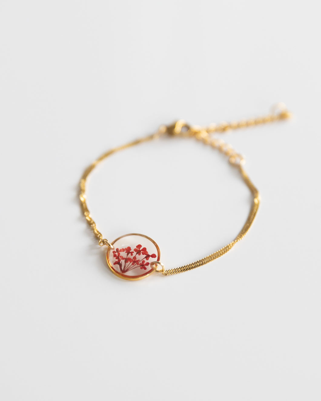 Armband „Malea Rot“ mit echten Blüten, Edelstahl Gold