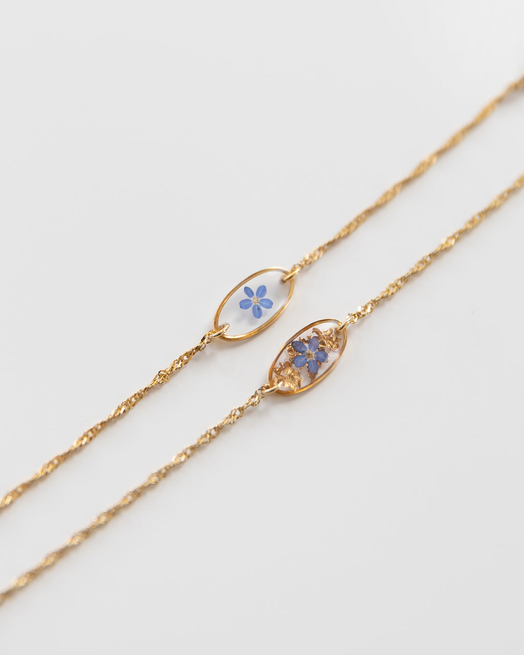 Armband “Kitty” mit echtem Vergissmeinnicht, Gold