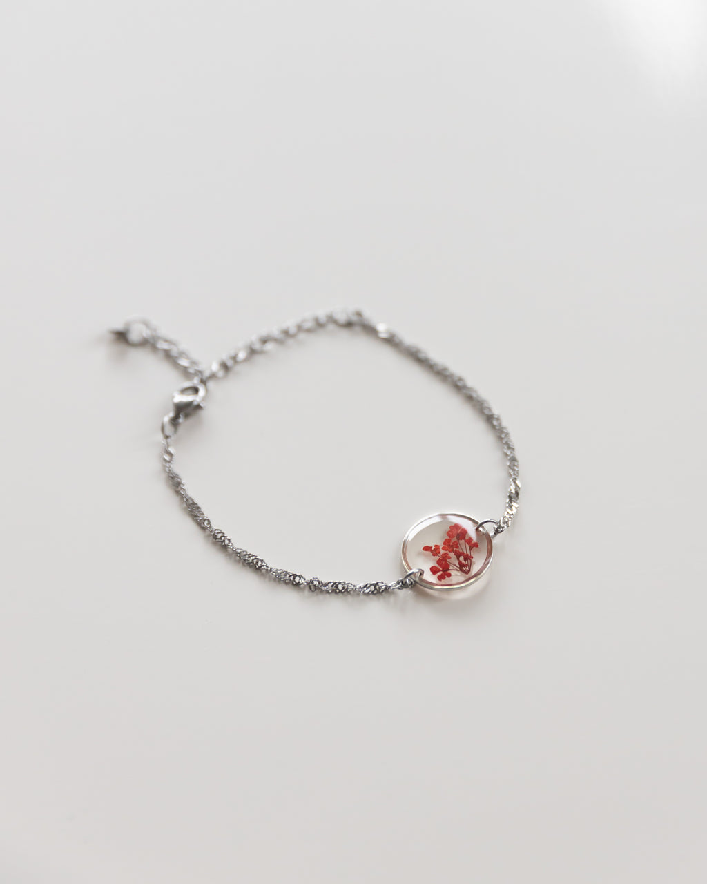 Armband „Malea Rot“ mit echten Blüten, Edelstahl Silber