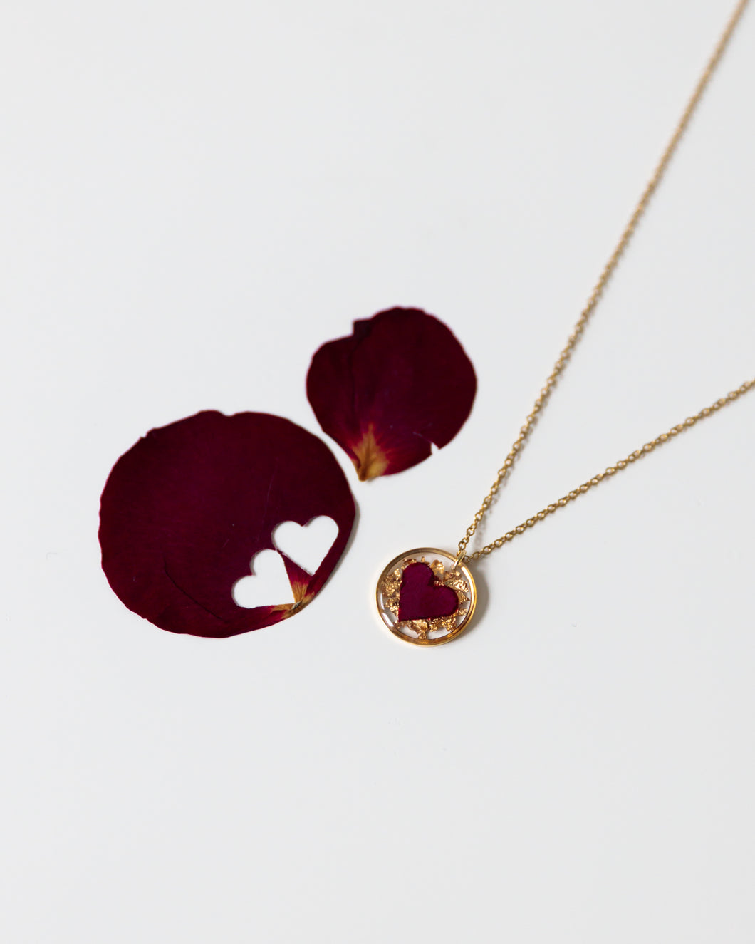 Kette “Rose mit Goldstaub”