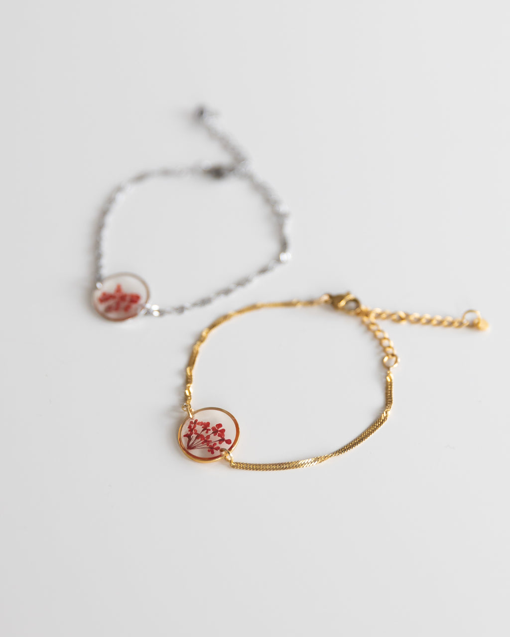Armband „Malea Rot“ mit echten Blüten, Edelstahl Gold