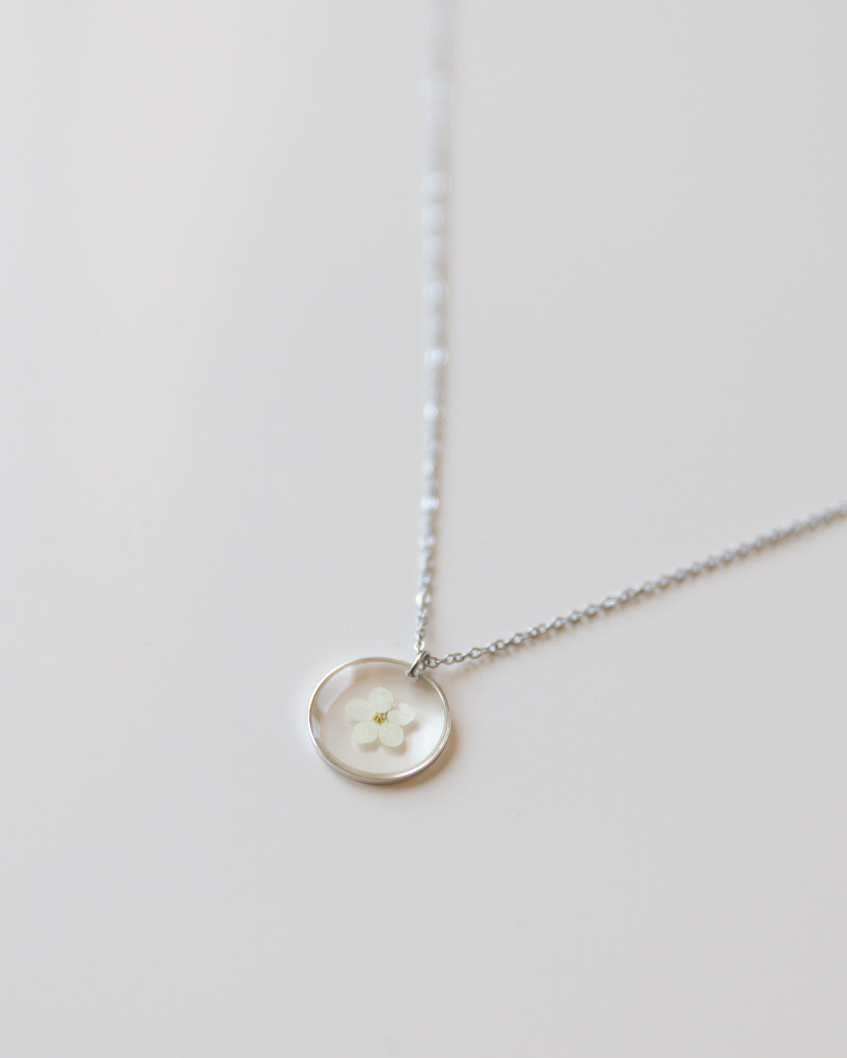 Kette "Ella" mit weißem Vergissmeinnicht, Silber