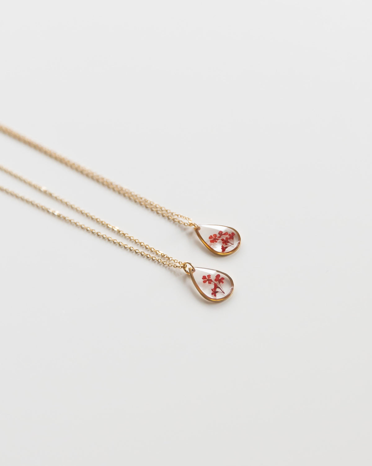 Kette „Malea Rot Tropfen“ mit echten Blumen, Gold