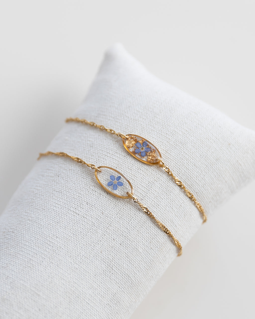 Armband “Kitty” mit echtem Vergissmeinnicht, Gold